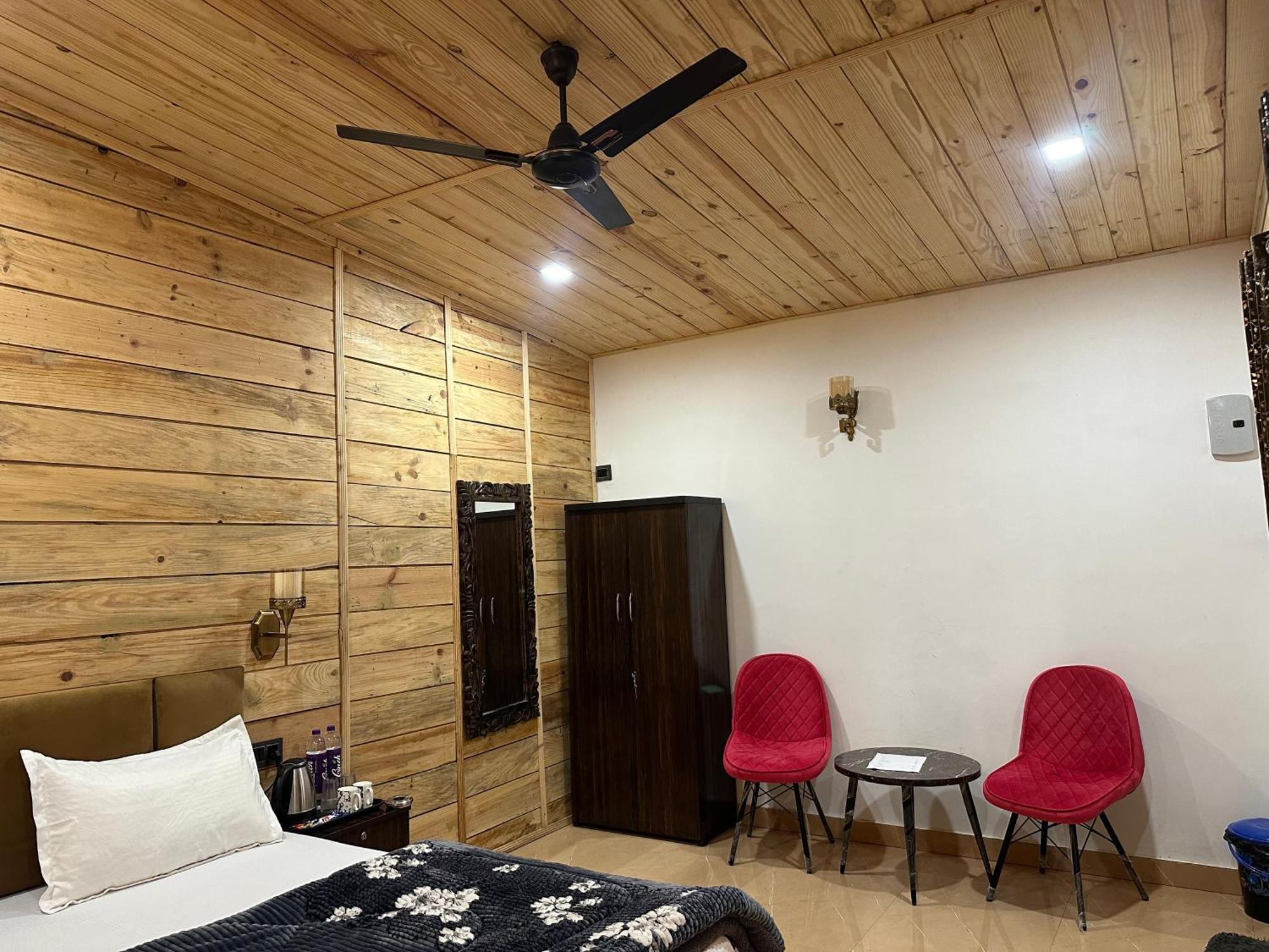 Cabana Riverside Resort - Kainchi Dham Nainital Eksteriør bilde