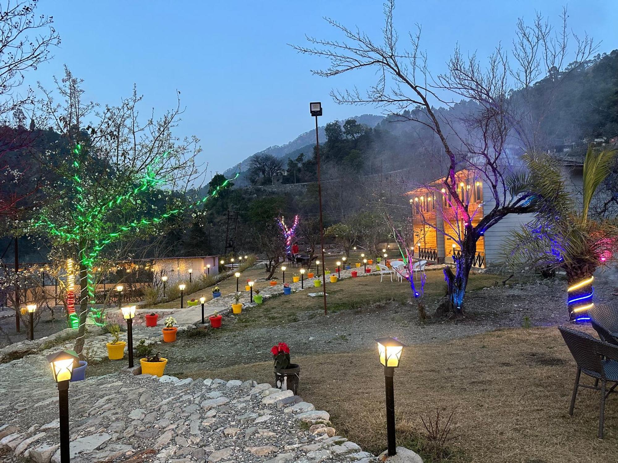 Cabana Riverside Resort - Kainchi Dham Nainital Eksteriør bilde
