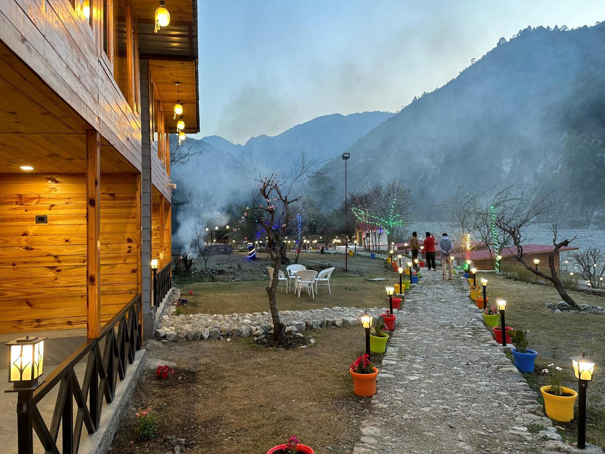 Cabana Riverside Resort - Kainchi Dham Nainital Eksteriør bilde